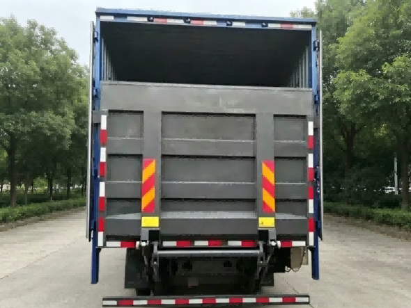 Industry Deep Dive: Engineering Material Showdown – Smarte kompositpaneler vs. højstyrkestål vs. aluminiumslegering