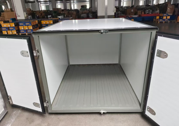 Trin-for-trin guide: Sådan samles en Wholechaintech Universal Cargo Box