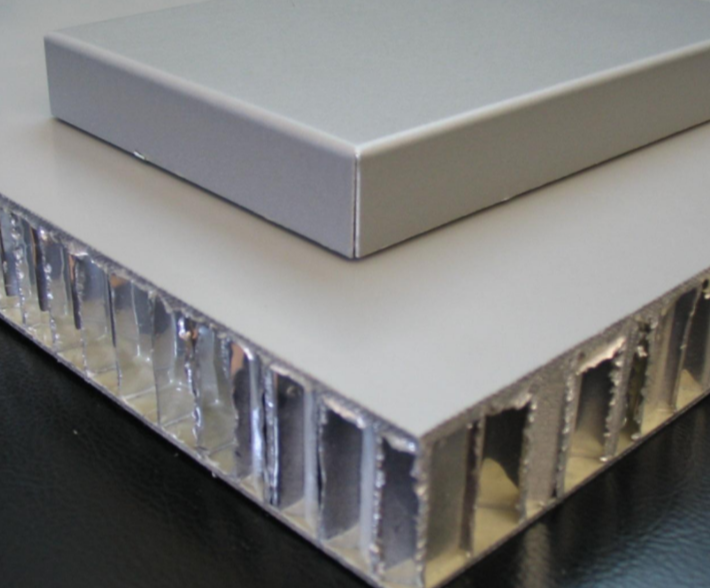 WholeChainTech Truck Body: Honeycomb vs. PET-kernemateriale